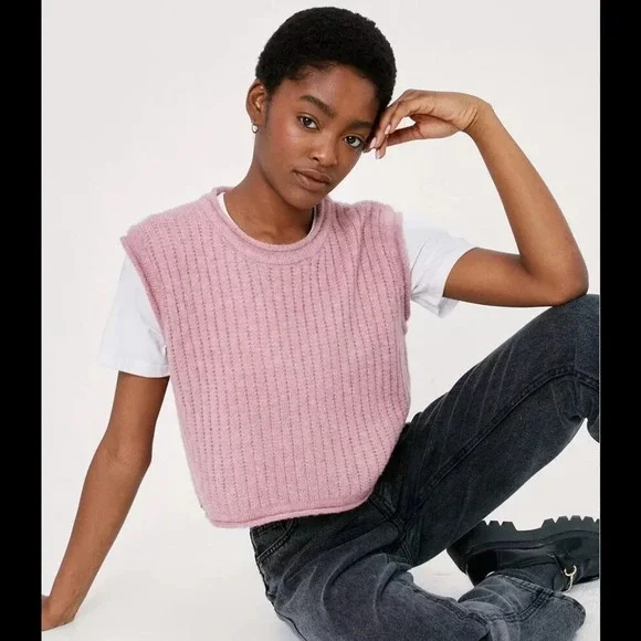 New with tags pink sweater vest size small this will fit a medium PERFECT GIFT🎄 - Picture 3 of 11